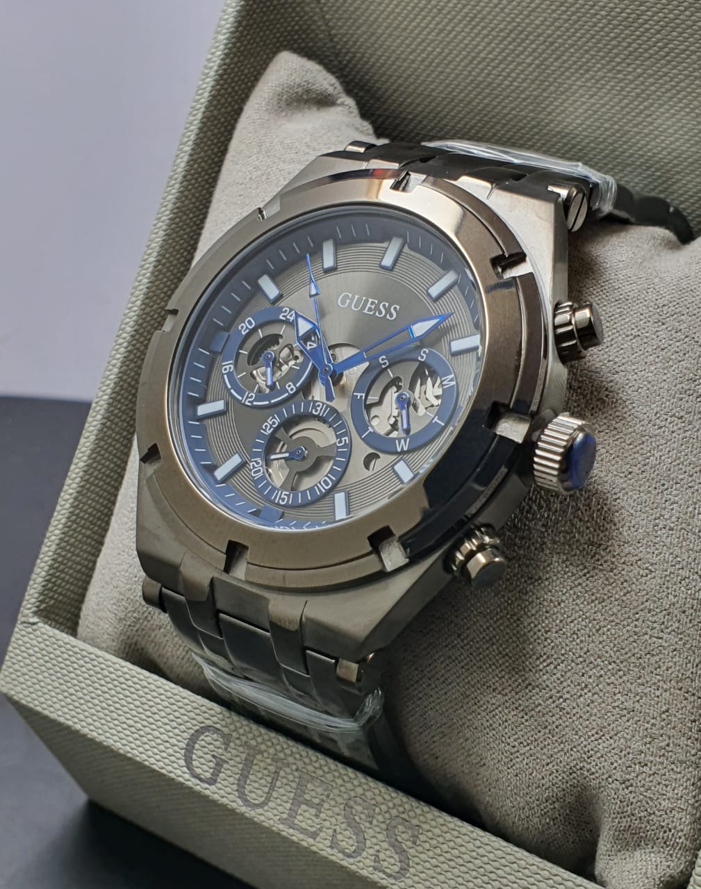  Shop Authentic Guess Continental Grey Dial Grey Steel Strap Watch for Men - GW0260G3 - Luxxuri