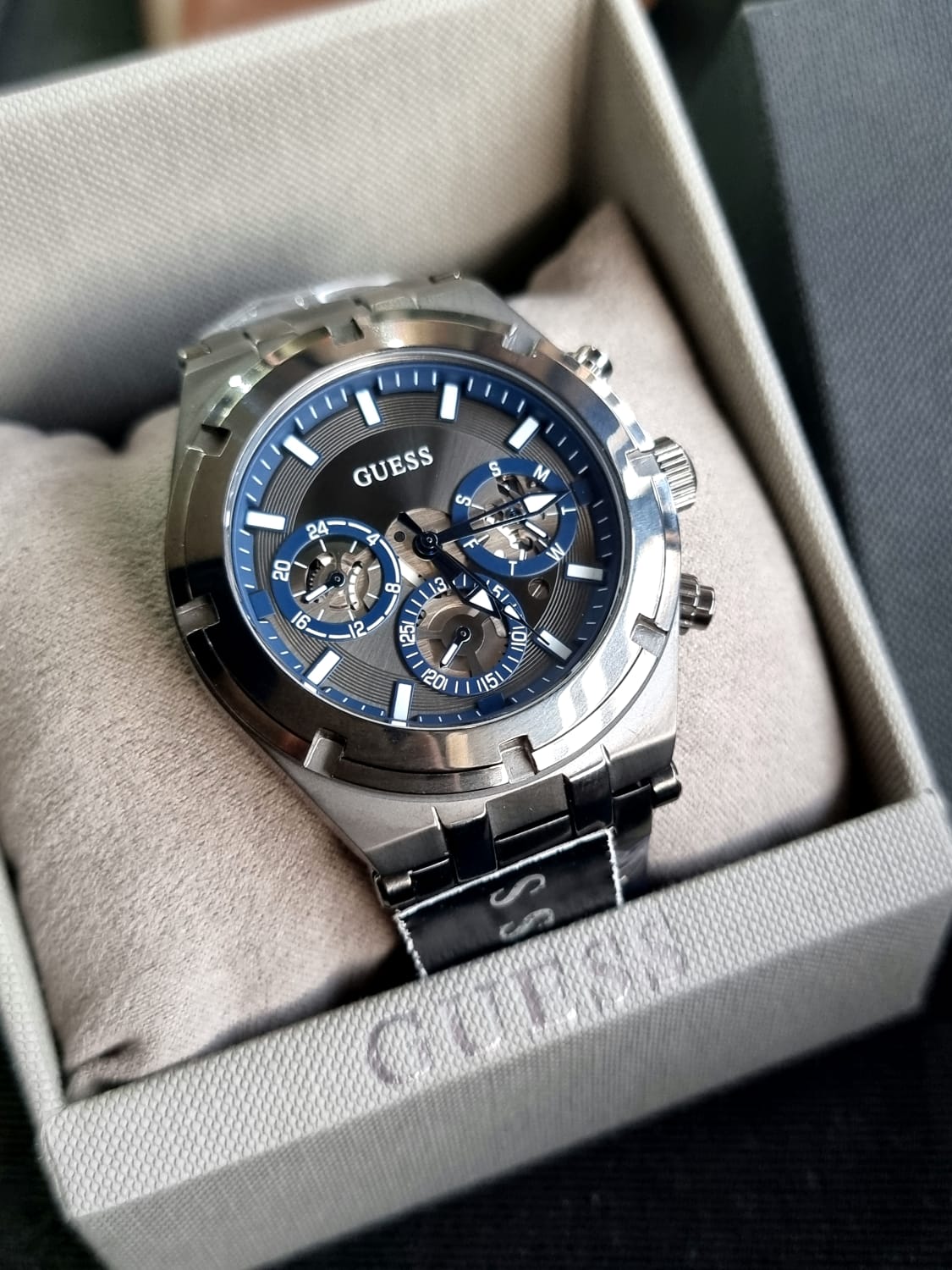  Shop Authentic Guess Continental Grey Dial Grey Steel Strap Watch for Men - GW0260G3 - Luxxuri