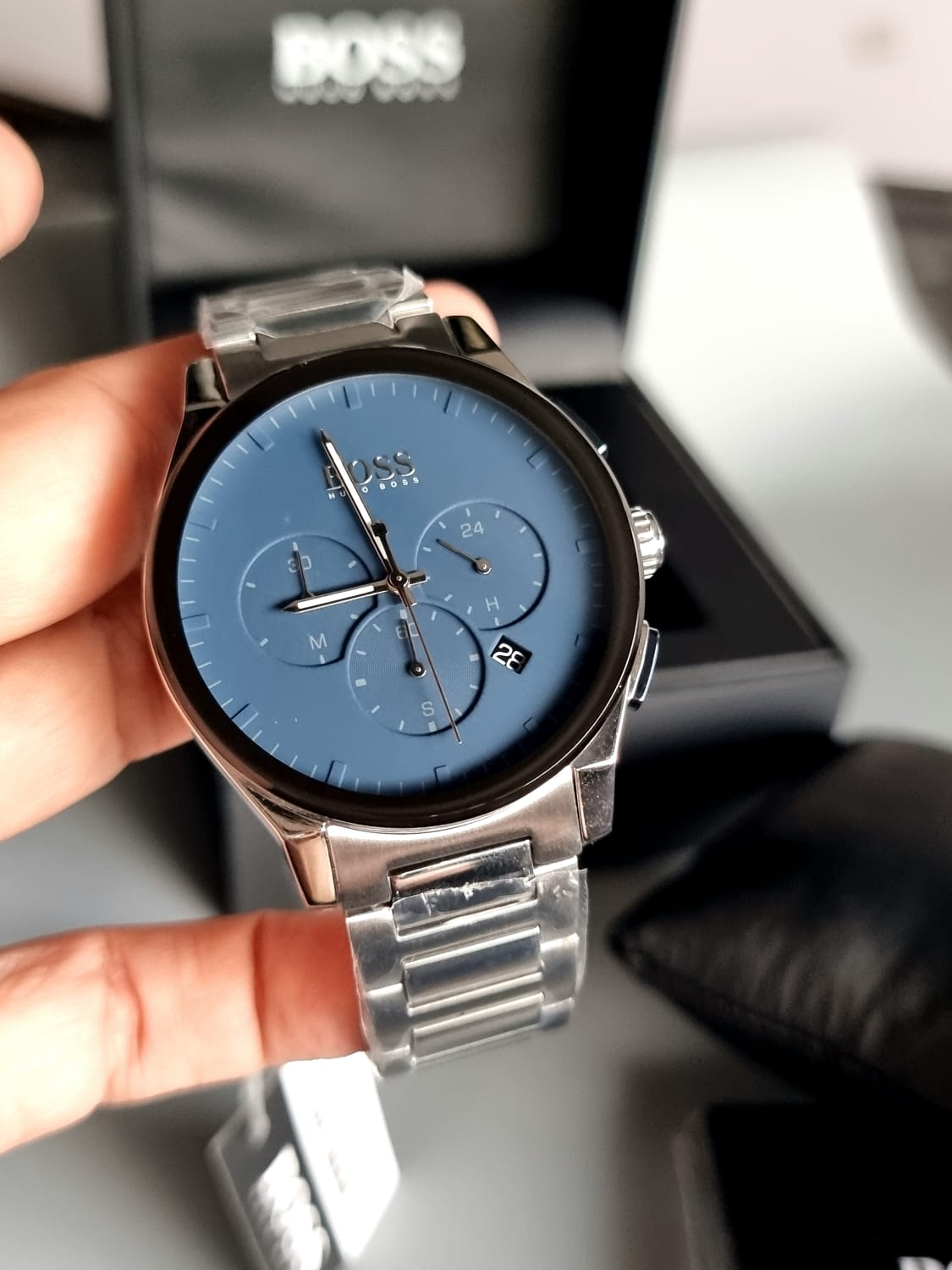  Shop Authentic Hugo Boss Classic Grey Dial Grey Steel Strap Watch for Men - 1513364 - Luxxuri