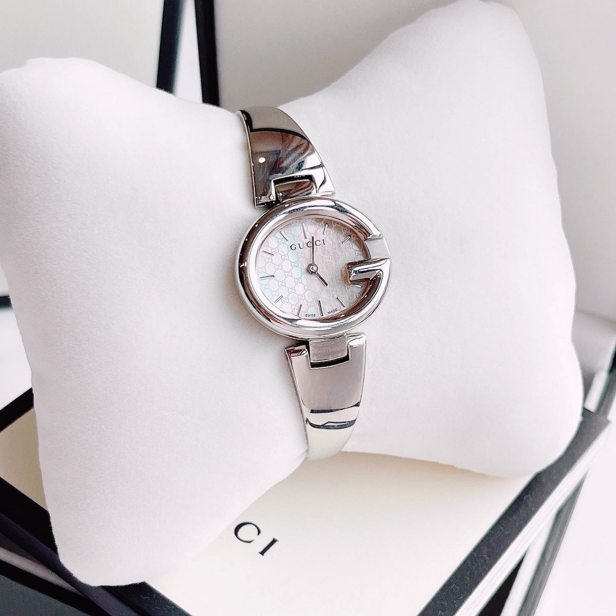  Shop Authentic Gucci Guccissima Quartz Silver Dial Silver Steel Strap Watch For Women - YA134511 - Luxxuri