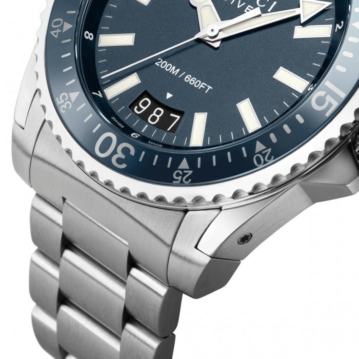  Shop Authentic Gucci Dive Analog Blue Dial Silver Steel Strap Watch For Men - YA136203 - Luxxuri