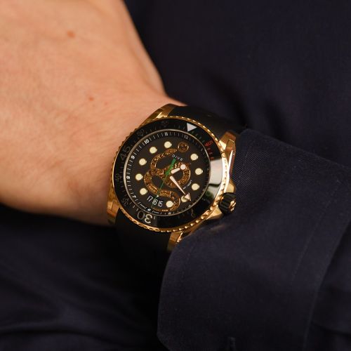  Shop Authentic Gucci Dive Quartz Black Dial Black Rubber Strap Watch For Men - YA136219 - Luxxuri