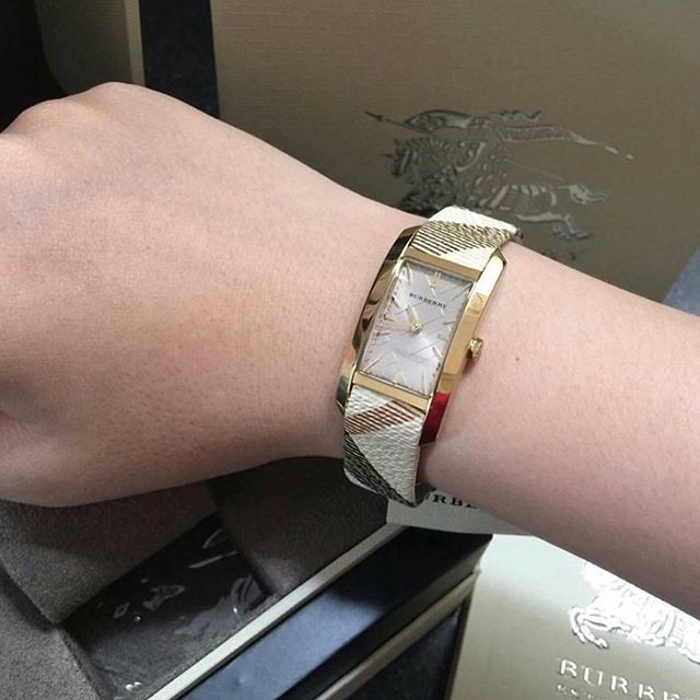 Shop Authentic Burberry Pioneer Gold Dial Haymarket Beige Leather Strap Watch for Women - BU9509 - Luxxuri