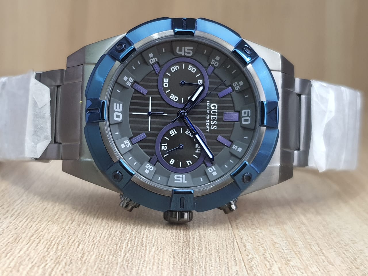  Shop Authentic Guess Sport Analog Grey Dial Grey Steel Strap Watch for Men - W0377G5 - Luxxuri