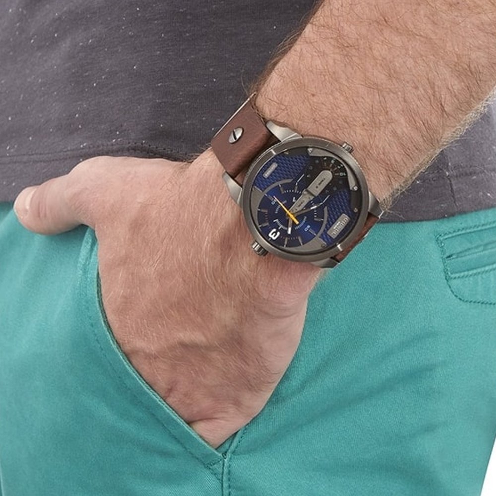  Shop Authentic Diesel Mini Daddy Analog Blue Dial Brown Leather Strap Watch For Men - DZ7339 - Luxxuri