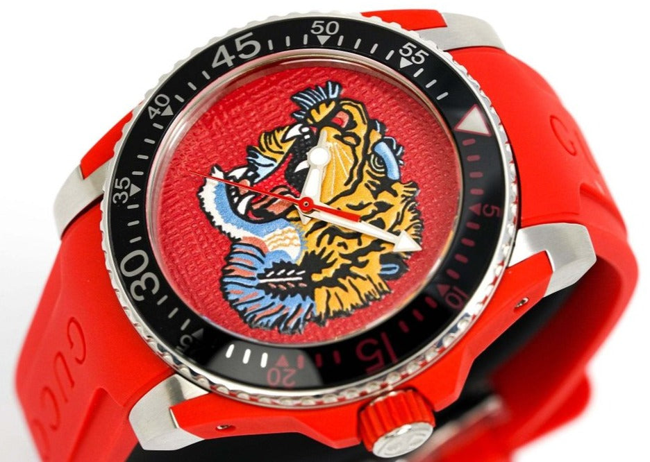  Shop Authentic Gucci Dive Quartz Red Dial Red Rubber Strap Watch For Men - YA136315 - Luxxuri