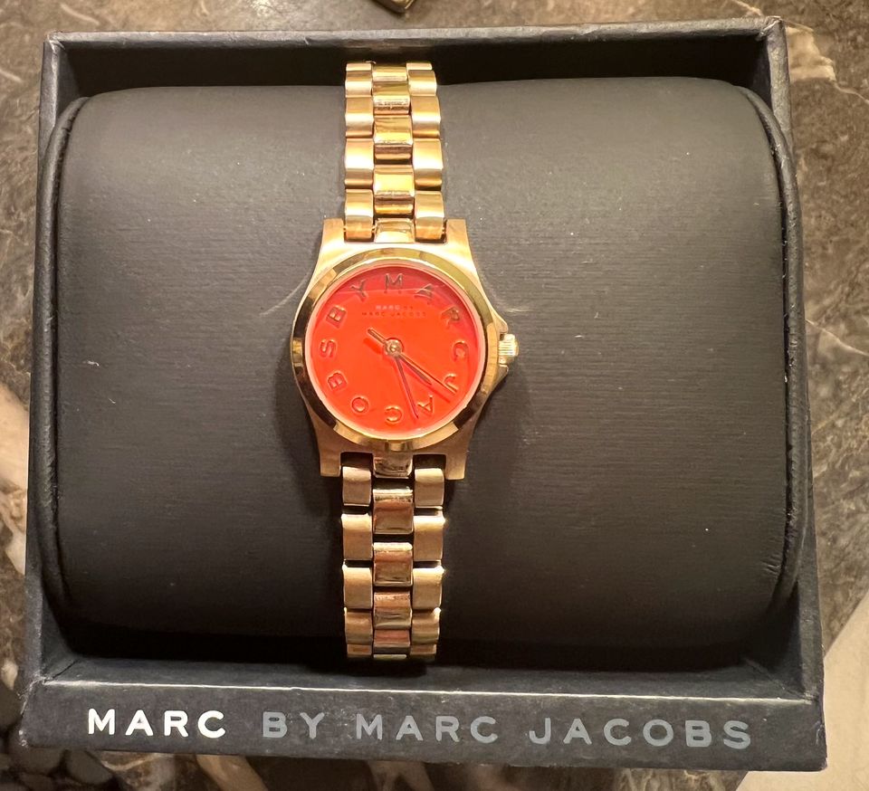  Shop Authentic Marc Jacobs Henry Dinky Red Dial Gold Steel Strap Watch for Women - MBM3202 - Luxxuri