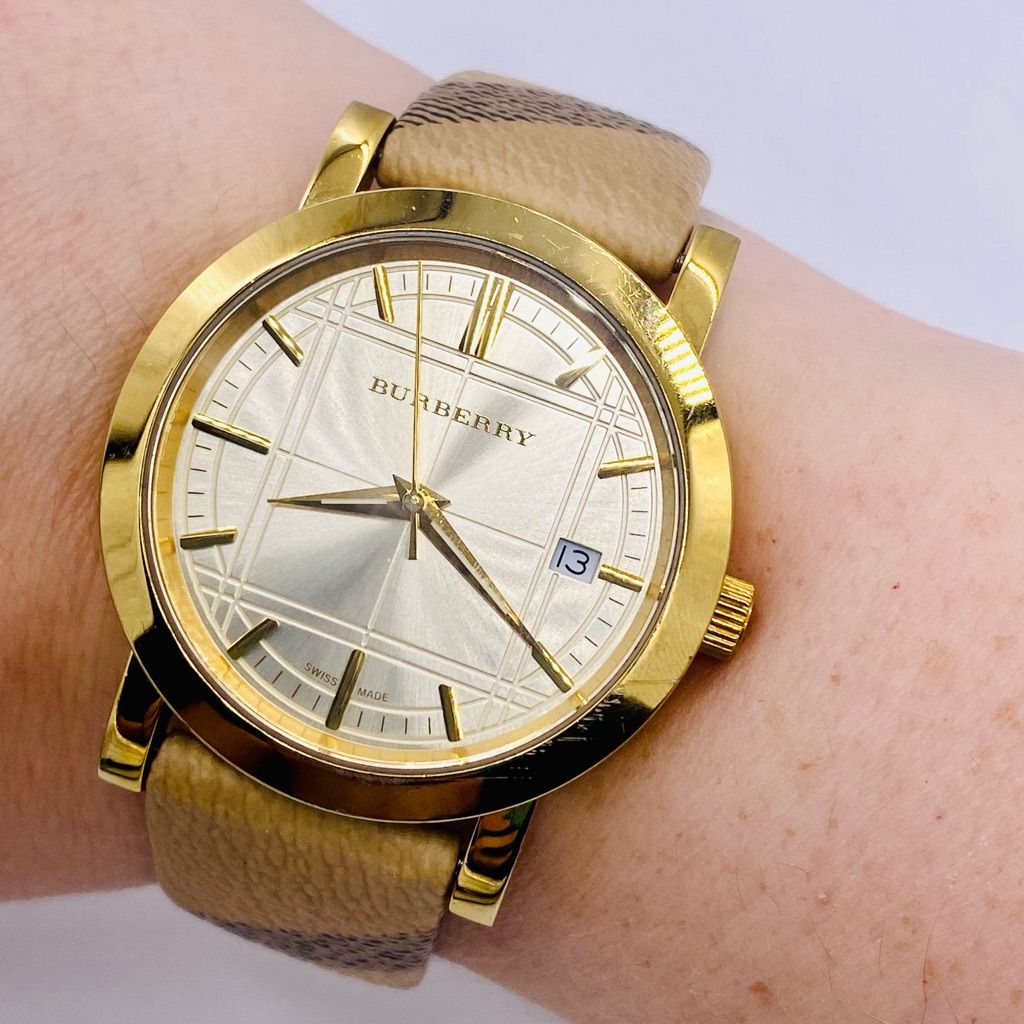  Shop Authentic Burberry Heritage Silver Dial Leather Strap Watch for Women - BU1398 - Luxxuri