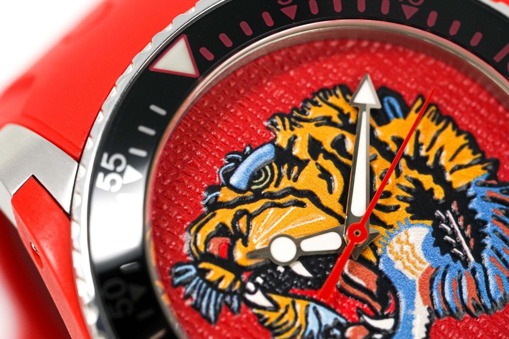  Shop Authentic Gucci Dive Quartz Red Dial Red Rubber Strap Watch For Men - YA136315 - Luxxuri