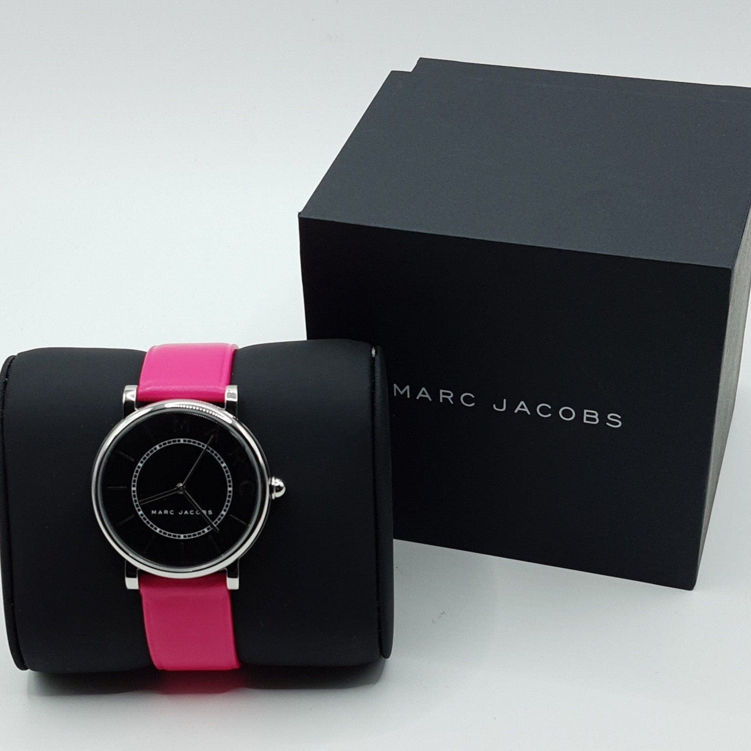  Shop Authentic Marc Jacobs Roxy Black Dial Pink Leather Strap Watch for Women - MJ1535 - Luxxuri