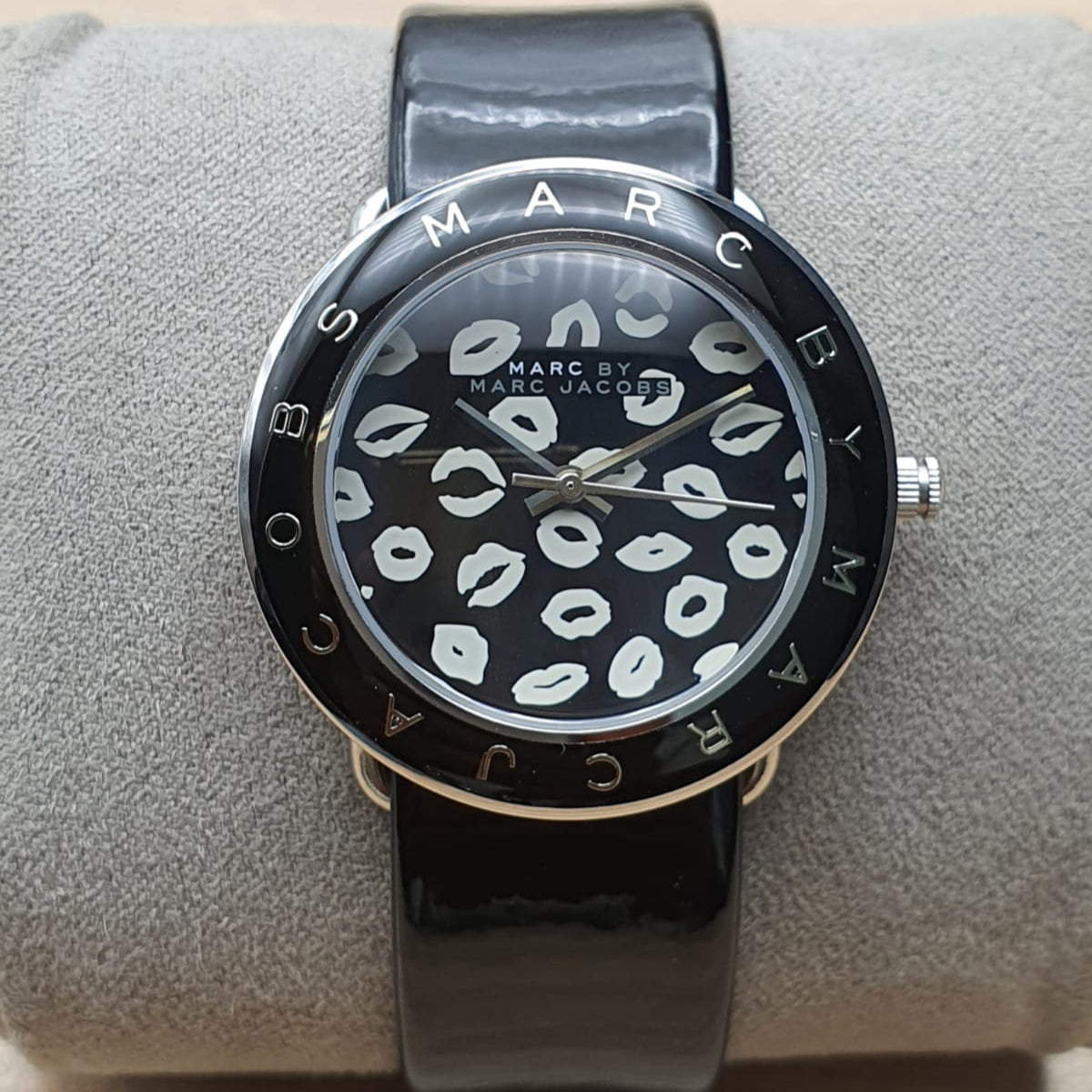  Shop Authentic Marc Jacobs Amy Black Dial Black Leather Strap Watch for Women - MBM1163 - Luxxuri