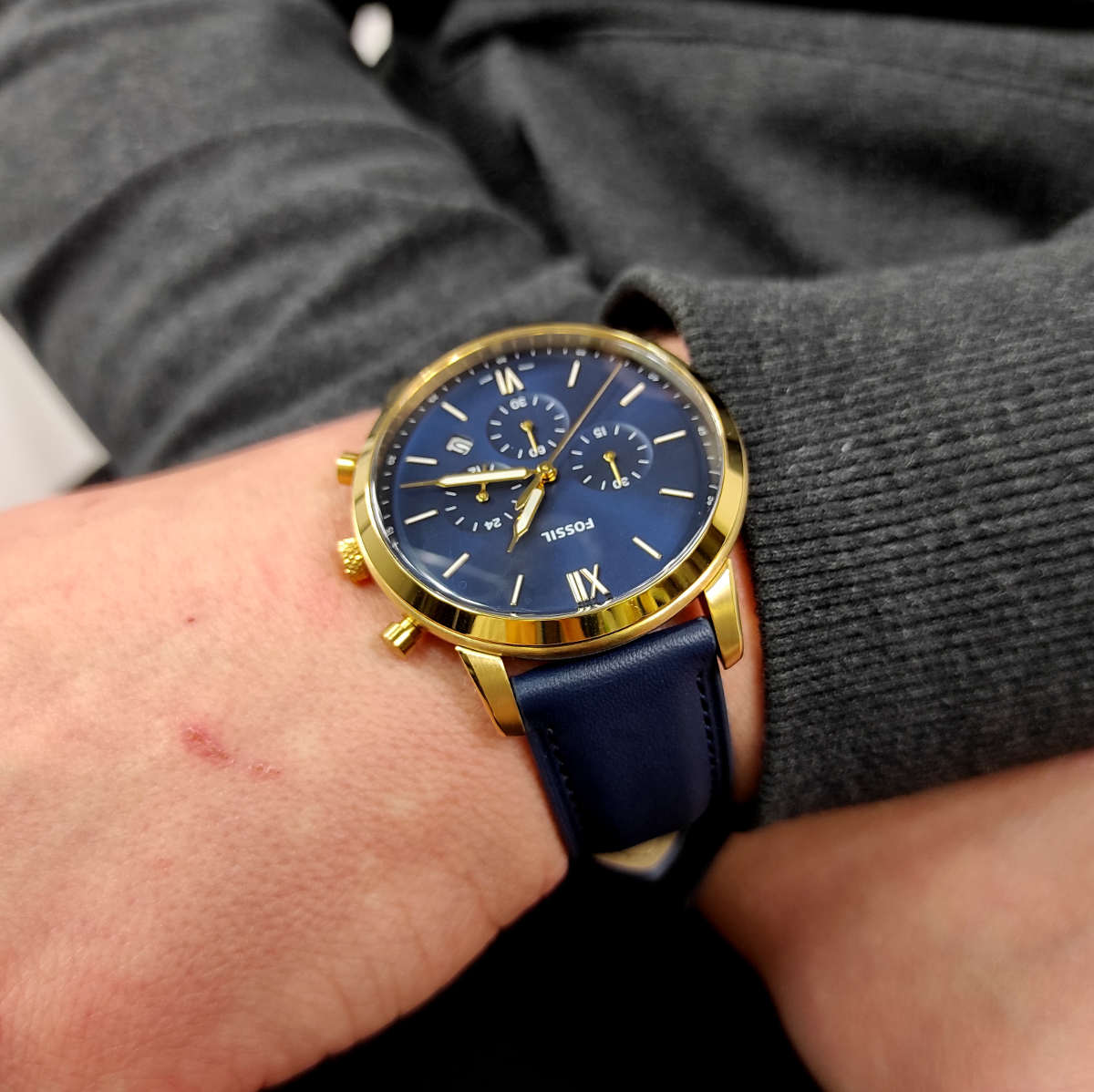  Shop Authentic Fossil Neutra Chronograph Blue Dial Blue Leather Strap Watch for Men - FS5790 - Luxxuri