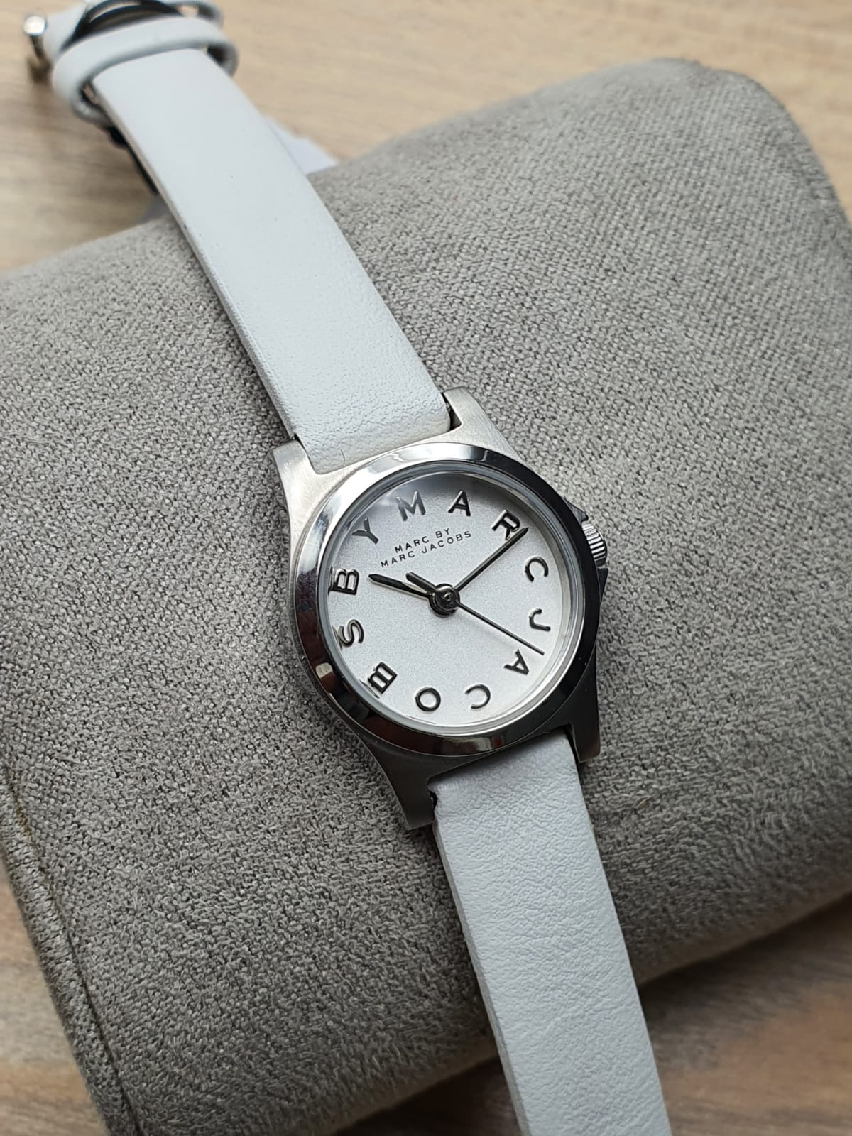 Shop Authentic Marc Jacobs Henry Dinky White Dial White Leather Strap Watch for Women - MBM1234 - Luxxuri