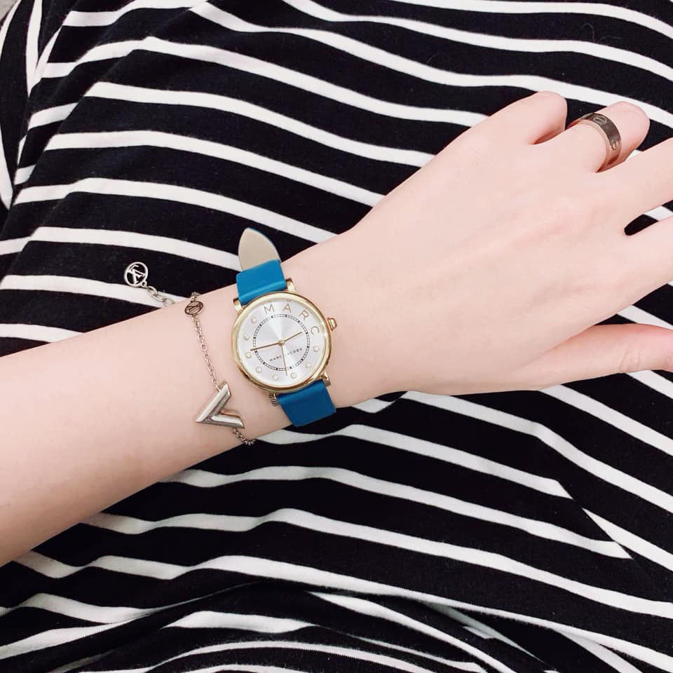  Shop Authentic Marc Jacobs Roxy Silver Dial Green Leather Strap Watch for Women - MJ1633 - Luxxuri