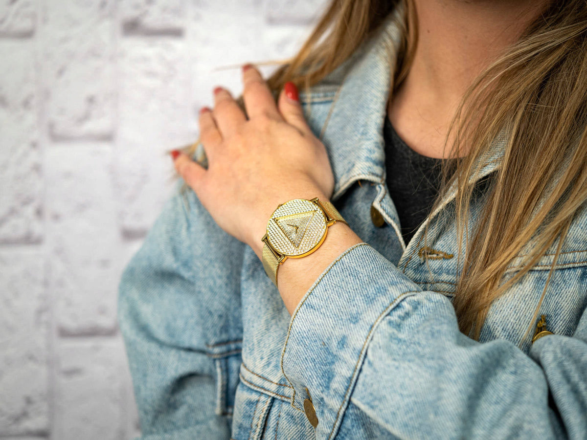  Shop Authentic Guess Iconic Diamonds Gold Dial Gold Mesh Bracelet Watch For Women - GW0477L2 - Luxxuri
