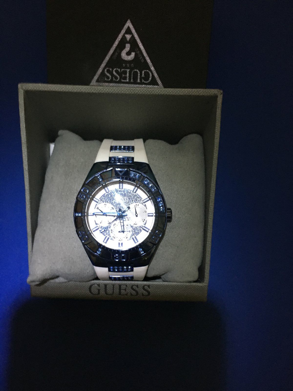 Shop Authentic Guess Luna Diamonds White Dial White Rubber Strap Watch for Women - W0653L2 - Luxxuri