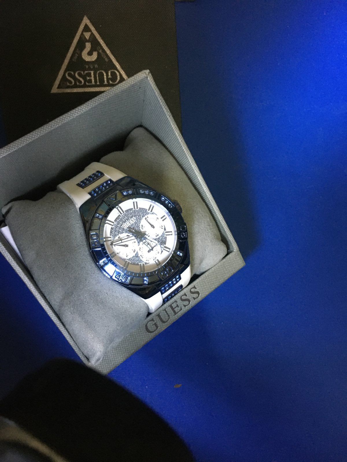  Shop Authentic Guess Luna Diamonds White Dial White Rubber Strap Watch for Women - W0653L2 - Luxxuri
