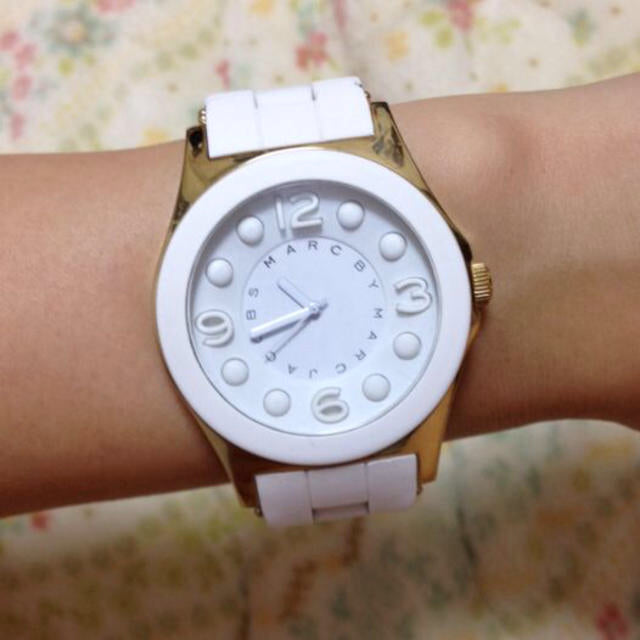  Shop Authentic Marc Jacobs Pelly White Dial White Silicone Strap Watch for Women - MBM2526 - Luxxuri