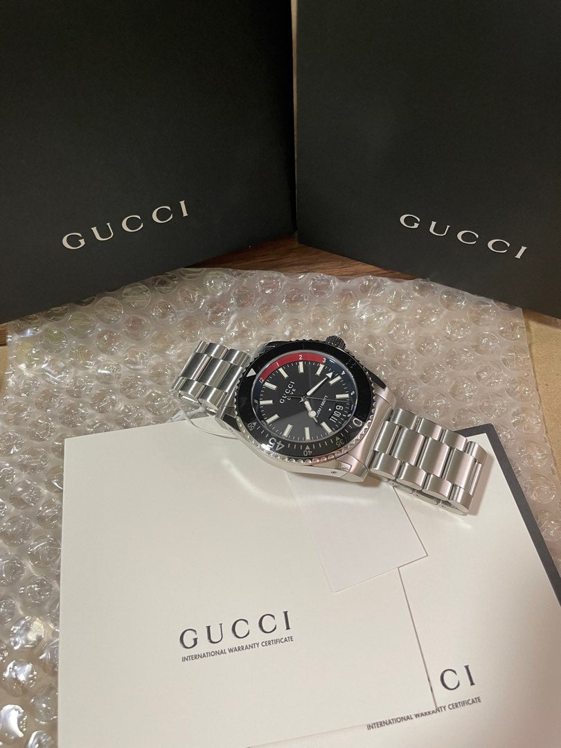  Shop Authentic Gucci Dive Quartz Black Dial Silver Steel Strap Watch For Men - YA136212 - Luxxuri