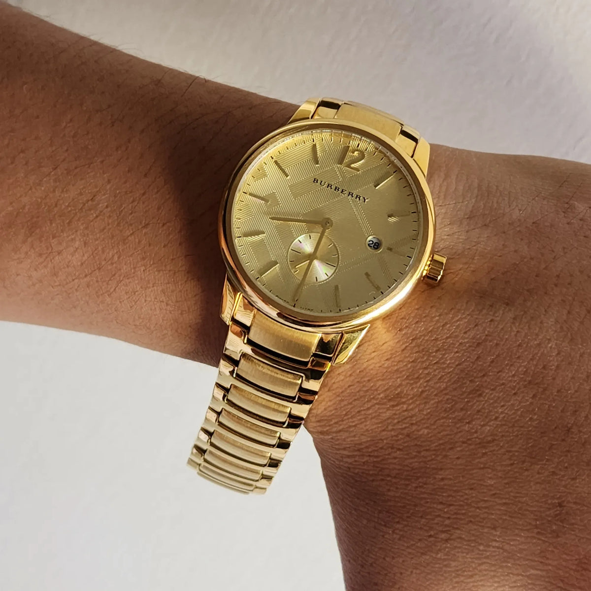  Shop Authentic Burberry The Classic Gold Dial Gold Steel Strap Watch for Men - BU10006 - Luxxuri