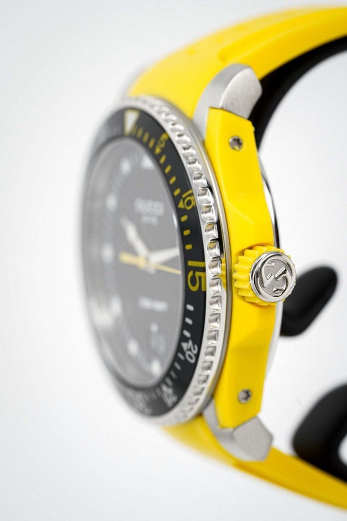  Shop Authentic Gucci Dive Black Dial Yellow Rubber Strap Watch For Men - YA136319 - Luxxuri