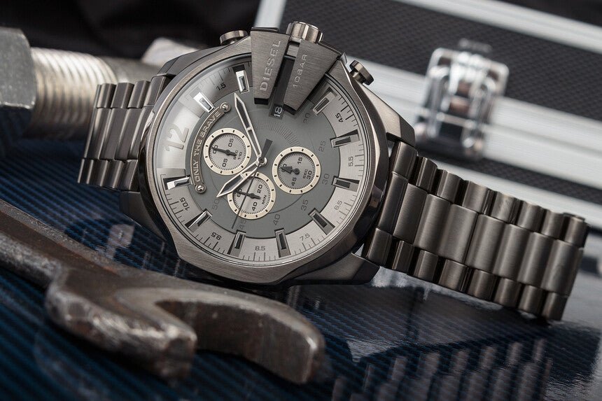  Shop Authentic Diesel Mega Chief Chronograph Grey Dial Gunmetal Men's Watch - DZ4282 - Luxxuri