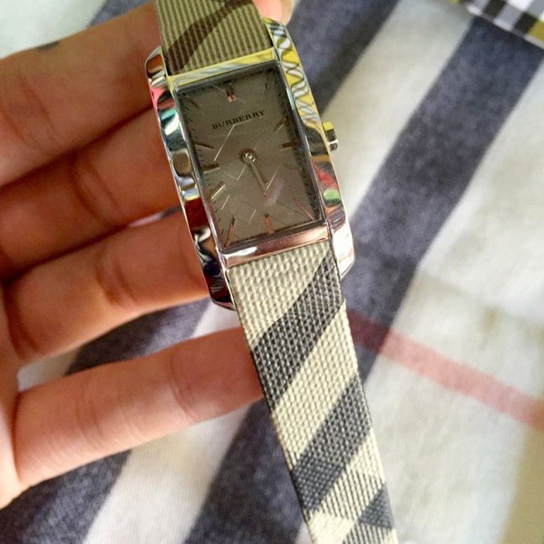  Shop Authentic Burberry The Pioneer Grey Dial Leather Strap Watch for Women - BU9504 - Luxxuri
