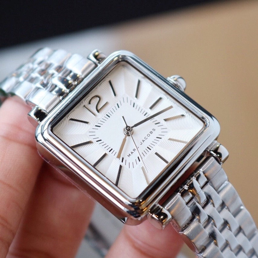  Shop Authentic Marc Jacobs Vic Silver Dial Silver Steel Strap Watch for Women - MJ3461 - Luxxuri