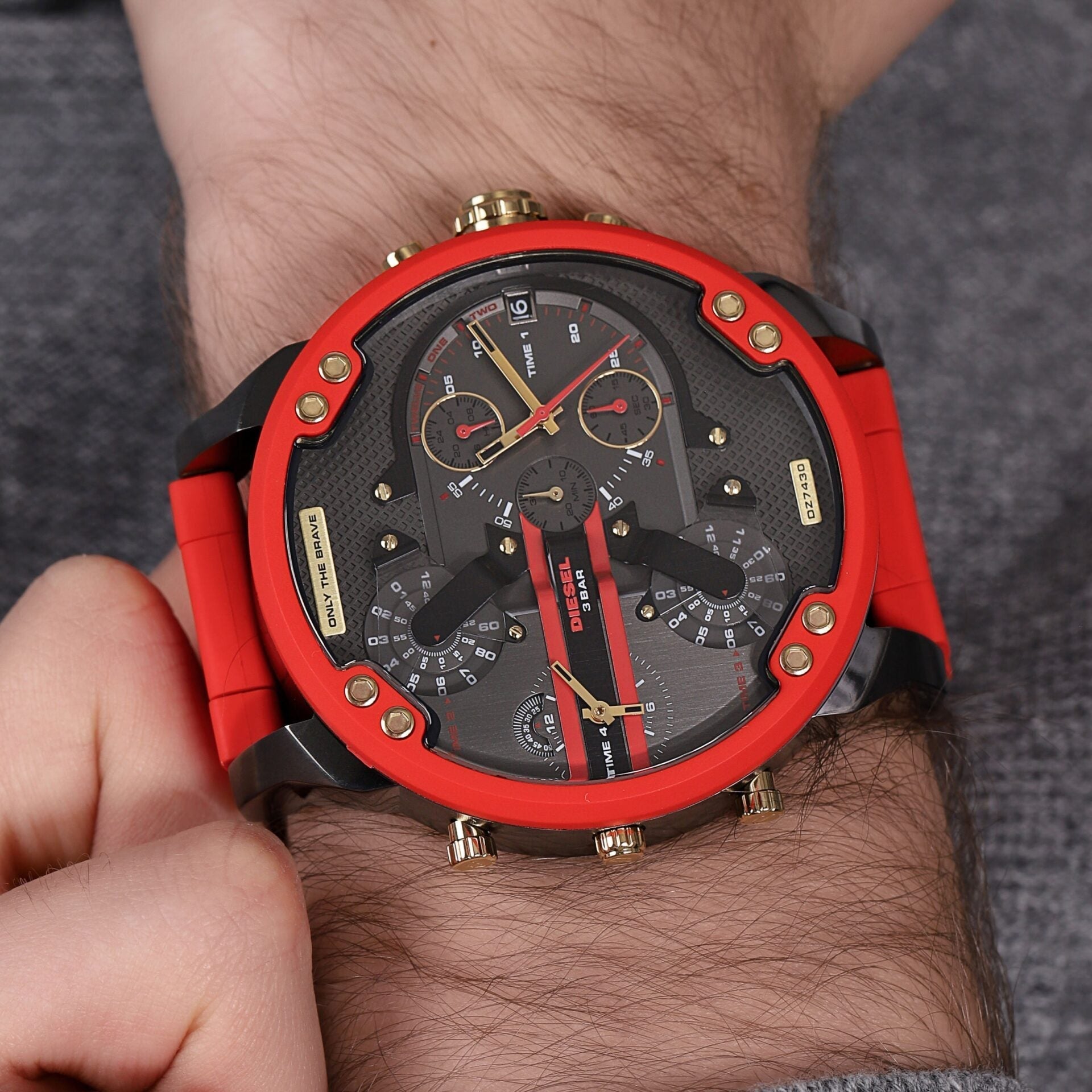  Shop Authentic Diesel Mr Daddy 2.0 Chronograph Grey Dial Red Rubber Strap Watch For Men - DZ7430 - Luxxuri