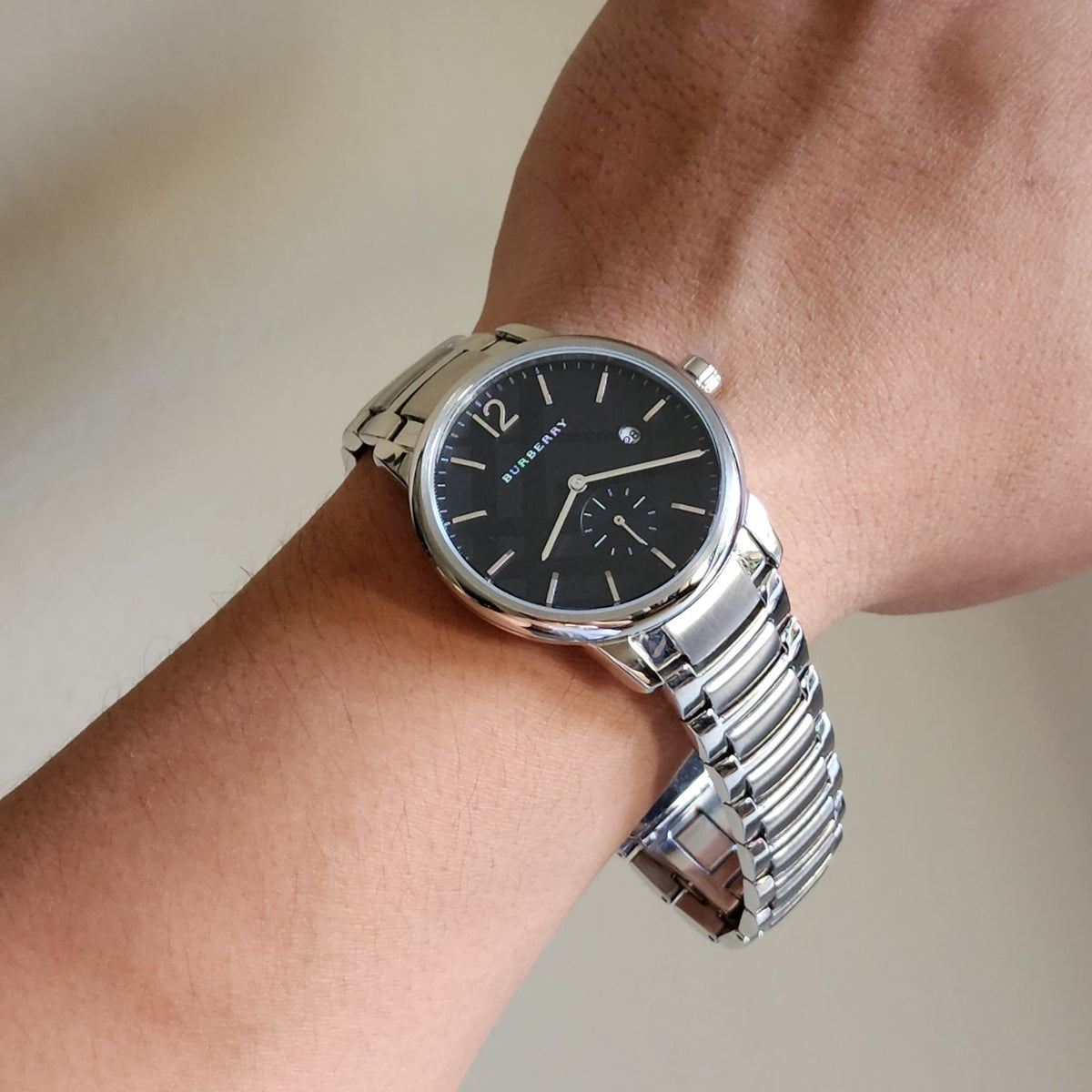  Shop Authentic Burberry The Classic Round Black Dial Silver Steel Strap Watch for Men - BU10005 - Luxxuri