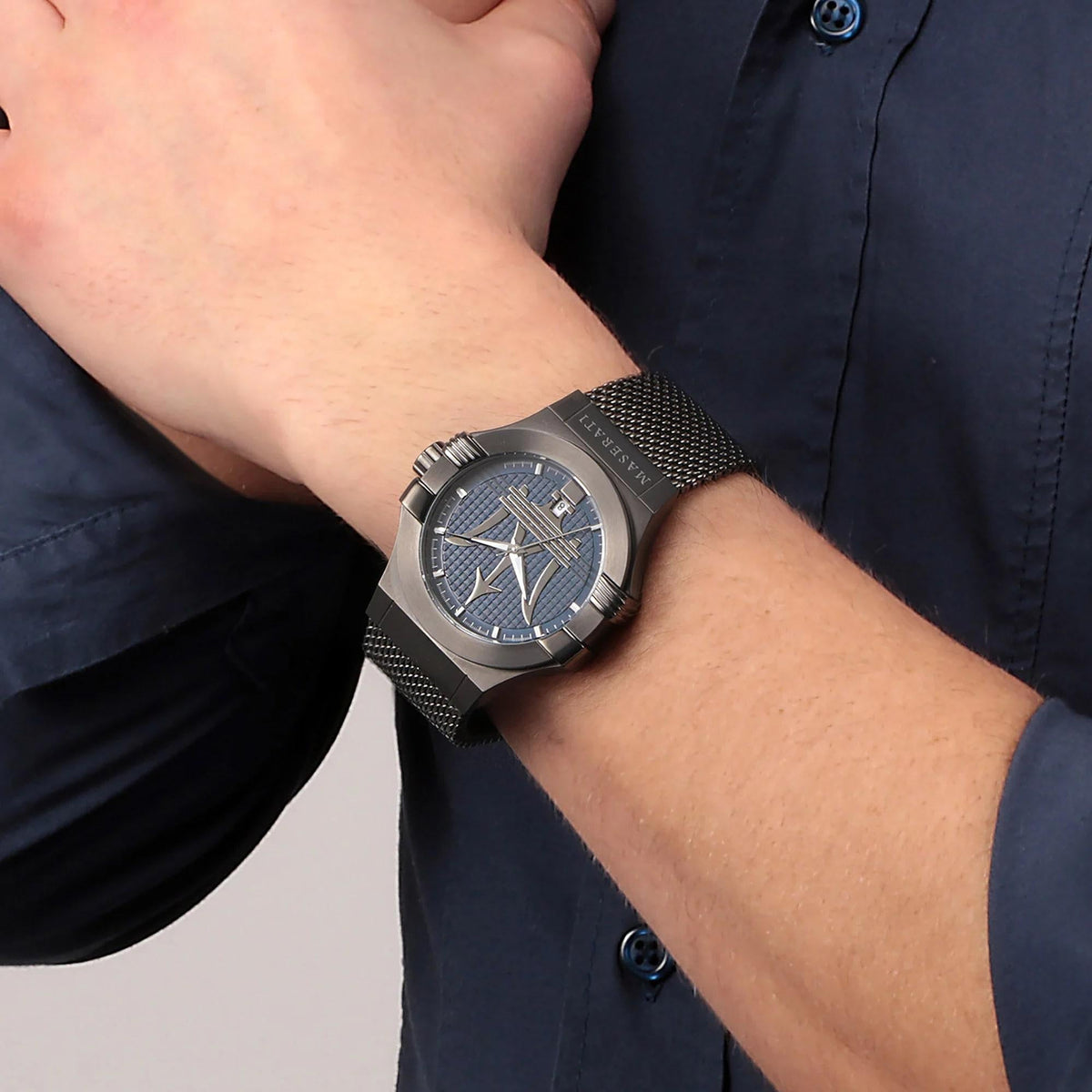  Shop Authentic Maserati Potenza Quartz Blue Dial Grey Mesh Bracelet Watch For Men - R8853108005 - Luxxuri