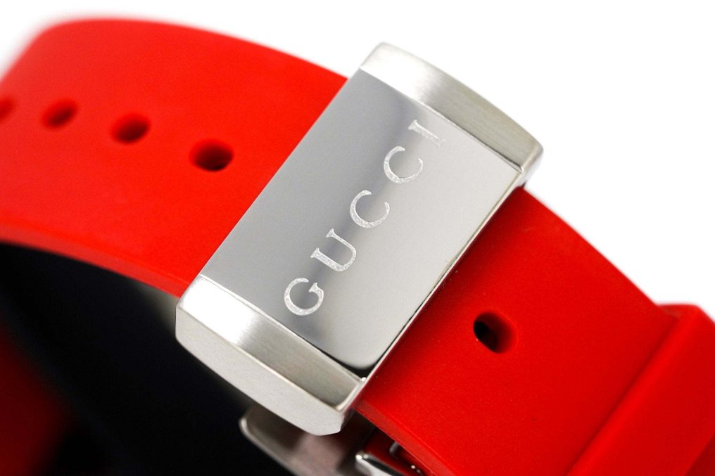  Shop Authentic Gucci Dive Quartz Red Dial Red Rubber Strap Watch For Men - YA136315 - Luxxuri
