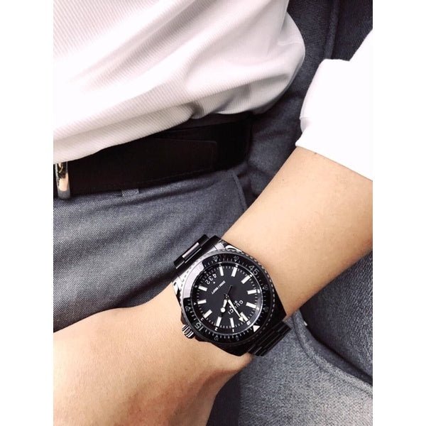  Shop Authentic Gucci Dive Quartz Black Dial Black Steel Strap Watch For Men - YA136205 - Luxxuri