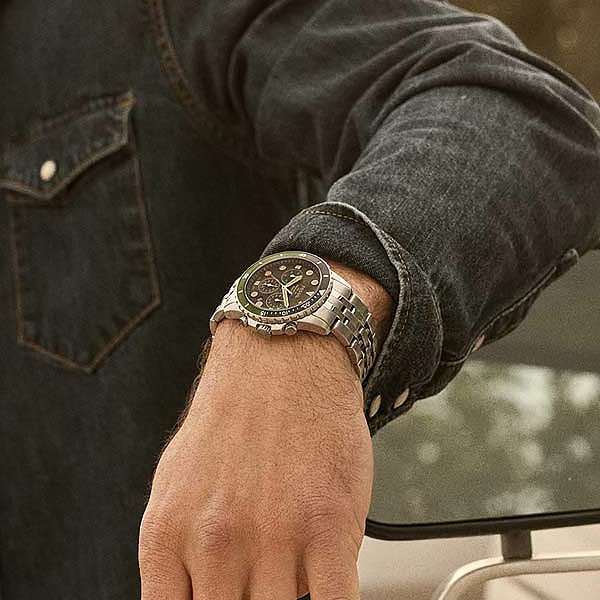  Shop Authentic Fossil FB-01 Chronograph Black Dial Silver Steel Strap Watch for Men - FS5864 - Luxxuri