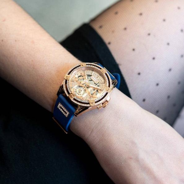  Shop Authentic Guess Queen Quartz Crystals Rose Gold Dial Blue Silicone Strap Watch For Women - GW0536L5 - Luxxuri