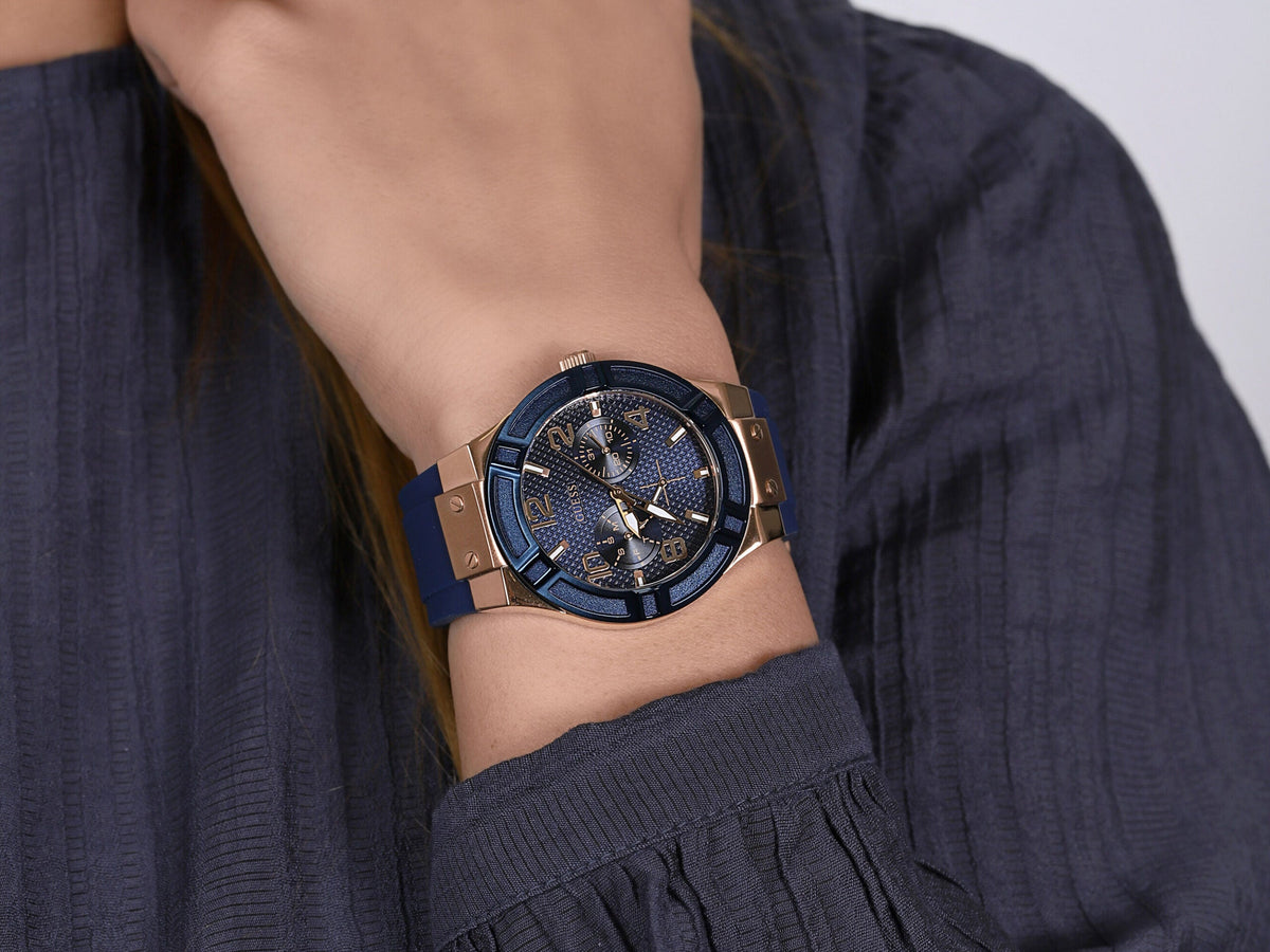  Shop Authentic Guess Jet Setter Analog Quartz Blue Dial Blue Rubber Strap Watch For Women - W0571L1 - Luxxuri