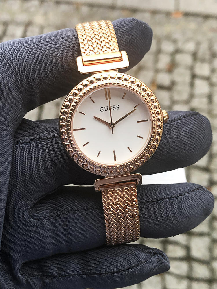  Shop Authentic Guess Monroe Silver Dial Rose Gold Steel Strap Watch For Women - W1152L3 - Luxxuri