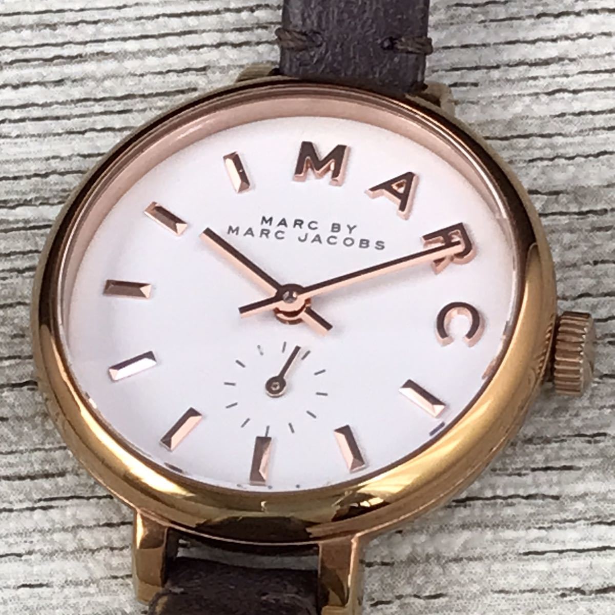  Shop Authentic Marc Jacobs Sally White Dial Black Leather Strap Watch for Women - MBM1352 - Luxxuri