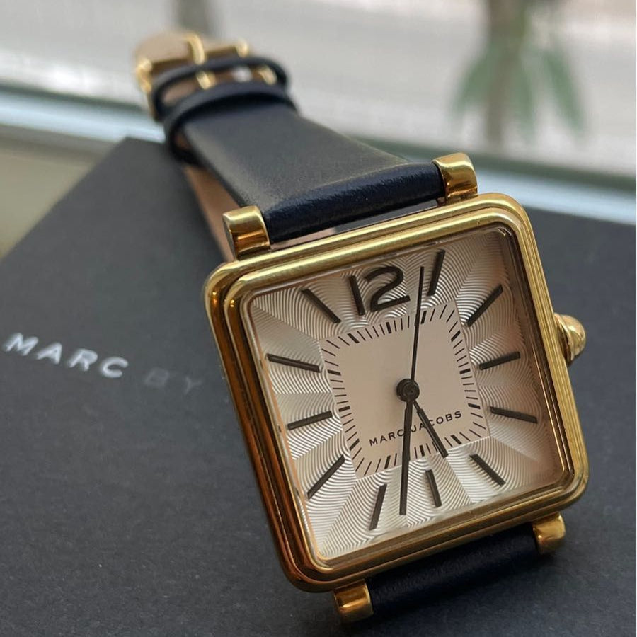  Shop Authentic Marc Jacobs Vic Silver Dial Black Leather Strap Watch for Women - MJ1437 - Luxxuri