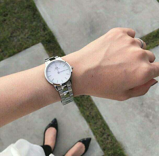  Shop Authentic Daniel Wellington Iconic Link White Dial Silver Steel Strap Watch For Women - DW00100205 - Luxxuri