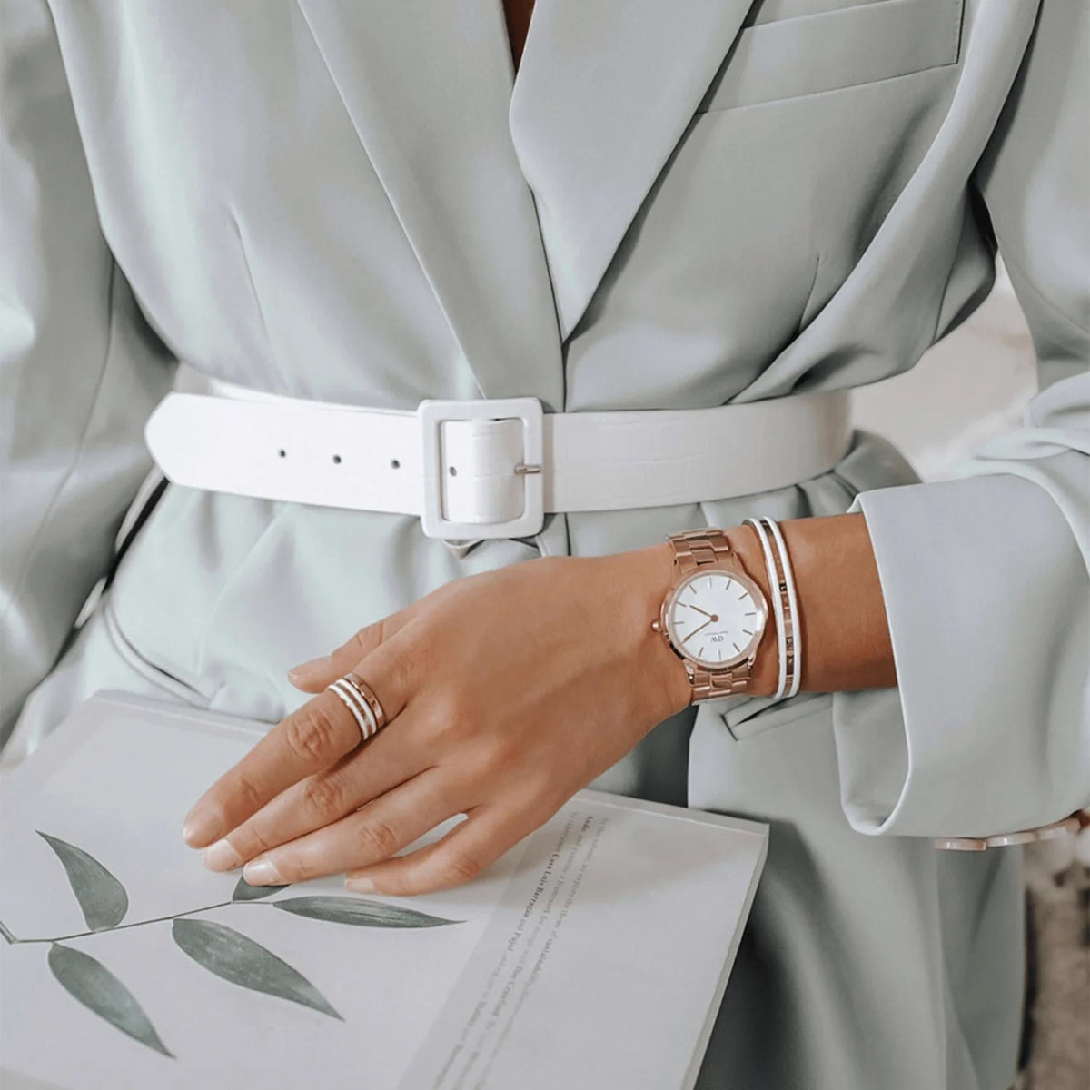  Shop Authentic Daniel Wellington Iconic Link White Dial Rose Gold Steel Strap Watch For Women - DW00100211 - Luxxuri