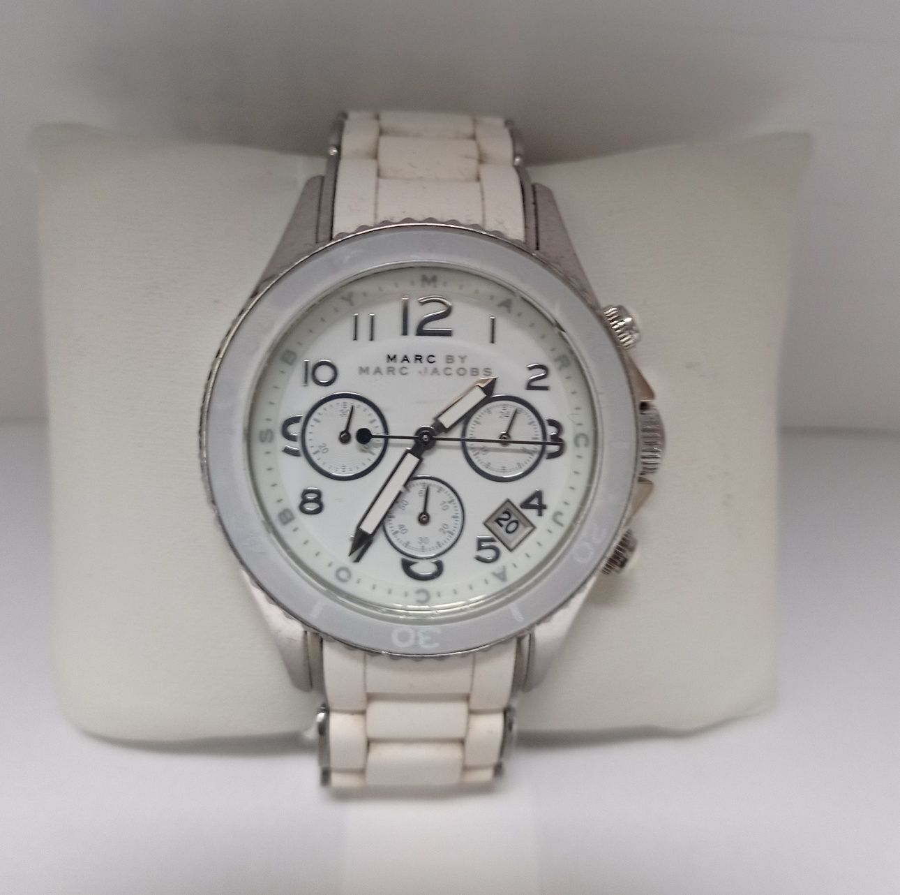  Shop Authentic Marc Jacobs Rock White Dial White Silicone Strap Watch for Women - MBM2545 - Luxxuri