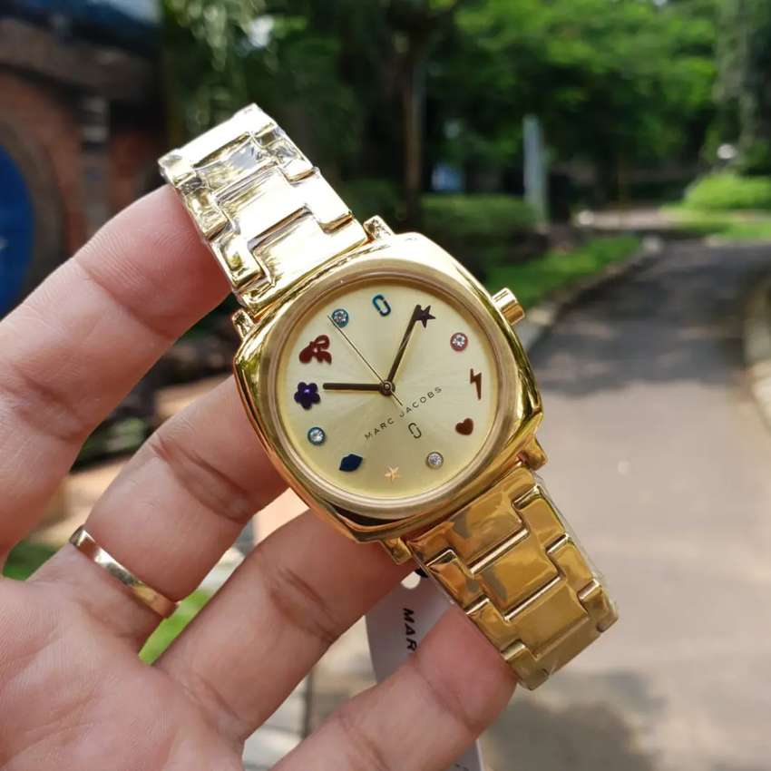  Shop Authentic Marc Jacobs Mandy White Dial Gold Steel Strap Watch for Women - MJ3573 - Luxxuri