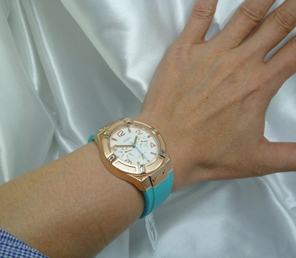  Shop Authentic Guess Jet Setter White Dial Turquoise Silicone Strap Watch For Women - W0564L3 - Luxxuri