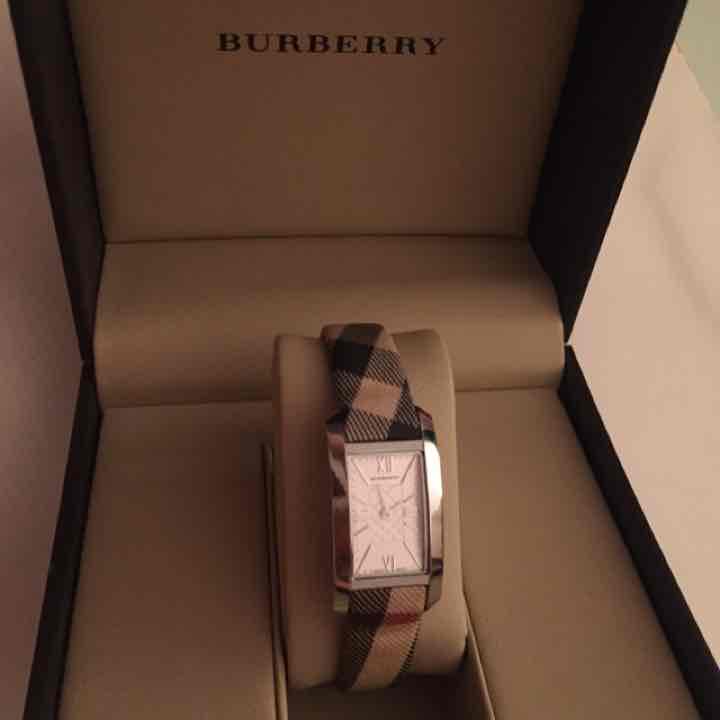  Shop Authentic Burberry The Pioneer Grey Dial Leather Strap Watch for Women - BU9504 - Luxxuri