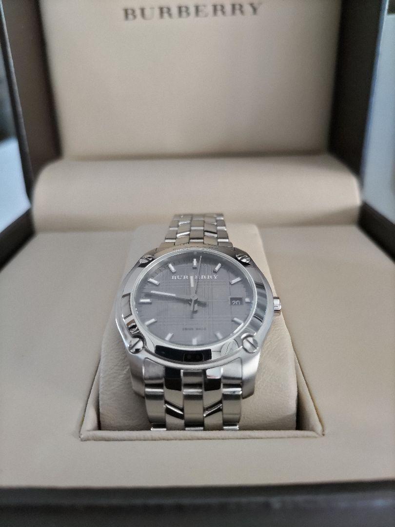  Shop Authentic Burberry Herringbone Grey Dial Silver Steel Strap Watch for Women - BU1851 - Luxxuri