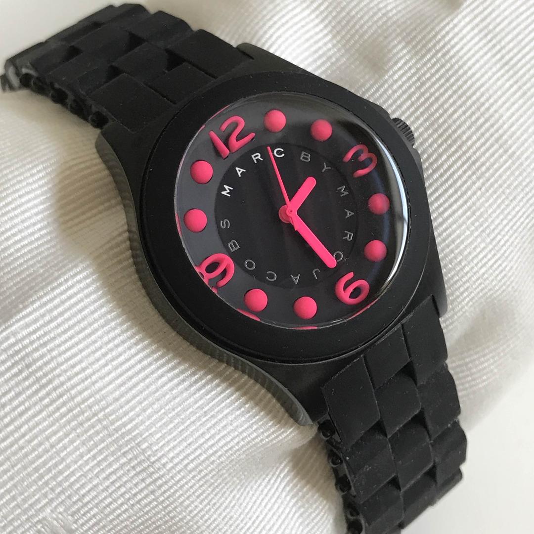  Shop Authentic Marc Jacobs Pelly Black Dial Black Silicone Strap Watch for Women - MBM2543 - Luxxuri