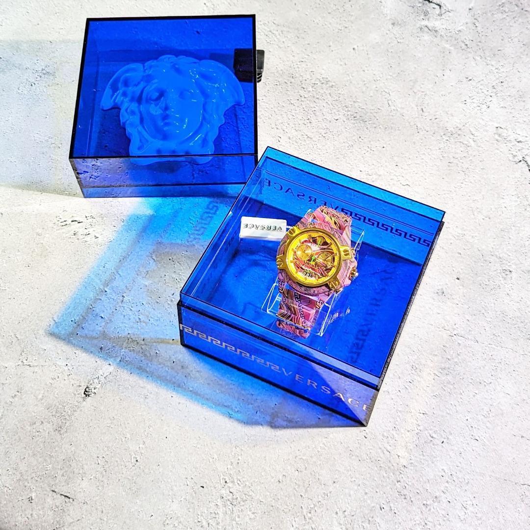  Shop Authentic Versace Icon Active Chronograph Quartz Gold Dial Red Leather Strap Watch For Men - VEZ701222 - Luxxuri