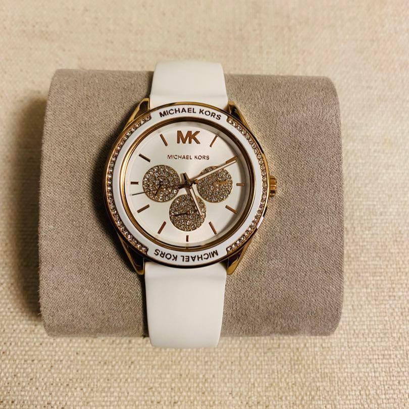  Shop Authentic Michael Kors Oversized Sport Quartz White Dial White Rubber Strap Watch For Women - MK6945 - Luxxuri
