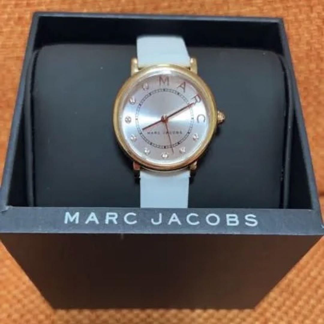  Shop Authentic Marc Jacobs Roxy Silver Dial White Leather Strap Watch for Women - MJ1634 - Luxxuri